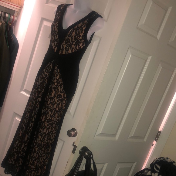 Betsy & Adam Black and Tan A-line Maxi Dress with V-neck for Cocktail - Picture 3 of 7